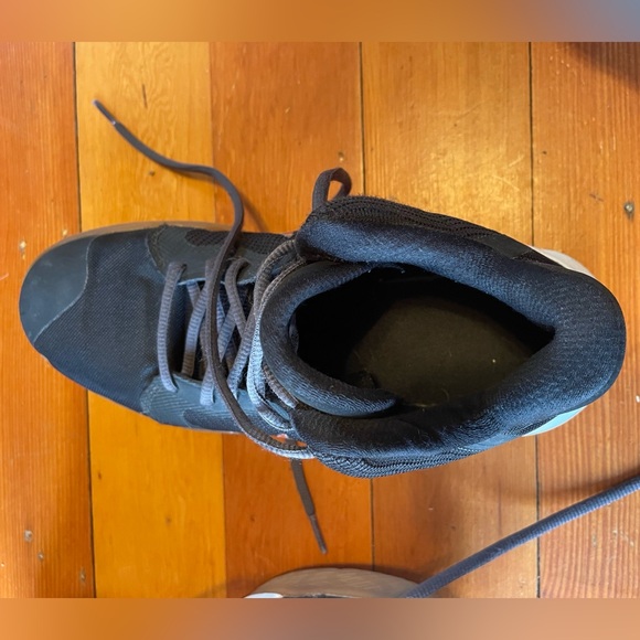 Nike basketball shoes - Picture 3 of 3